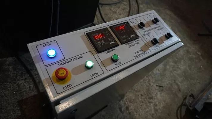 IRONMAC Press 250/H  Автоподкачка «работа по таймеру  Автоподкачка предназначена для работы в автоматическом режиме  Автоматика станка контролирует давление в вертикальных цилиндрах и в случае понижения давления ниже установленного значения подкач...
