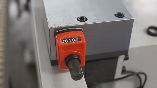 HOLD HD782  Моторизованный подъем и опускание прижимной балки 