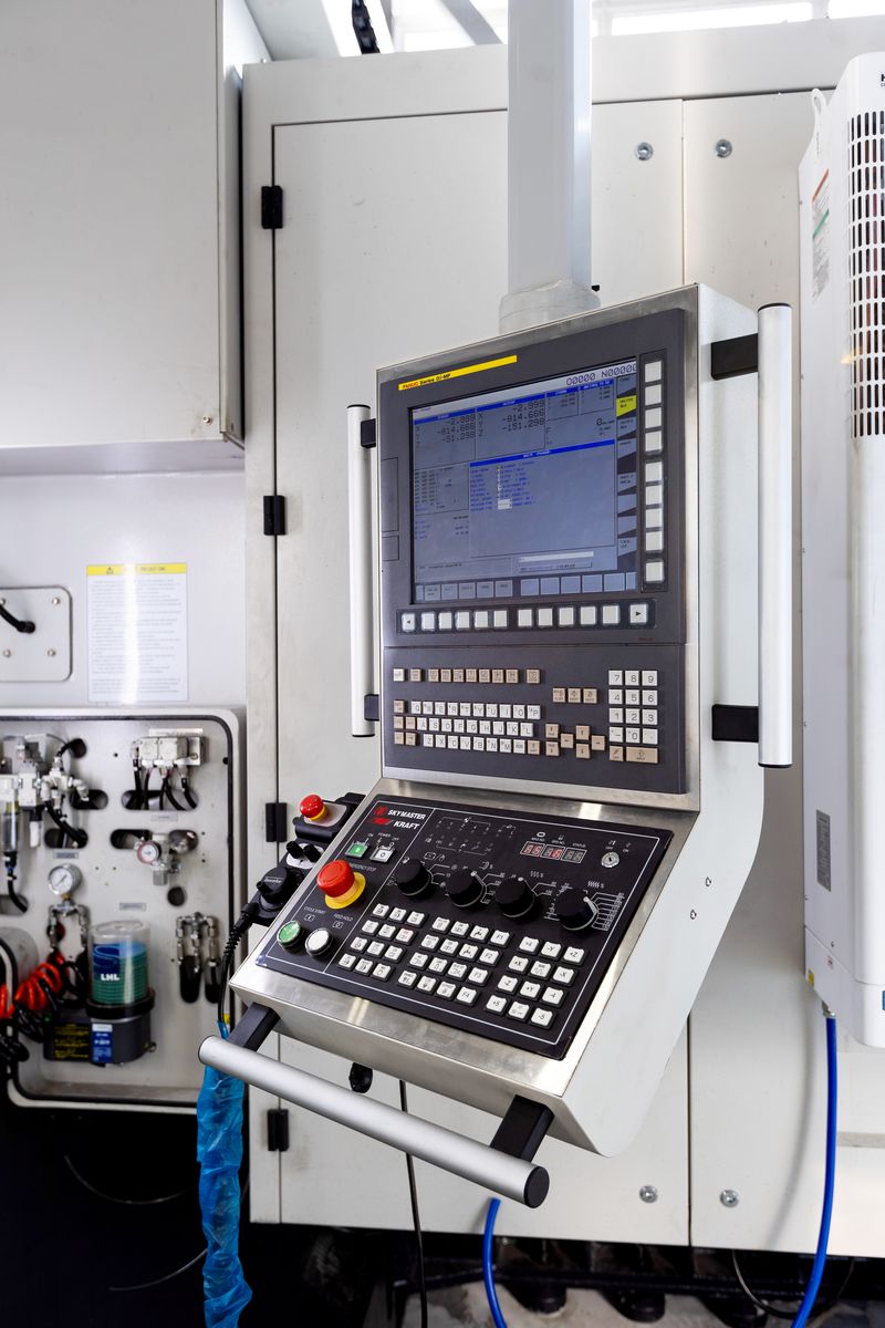 SPITZEN SMG-16  Система ЧПУ Fanuc 0i-MF, Тип 1  AICC IIJerk controlПлавный контроль допускаФункция регулировки уровня качества машинной обработки400 кадров считыванияManual Guide IМонитор 15”