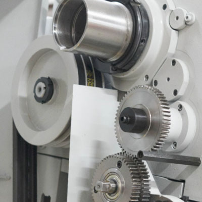 STALEX D1000/1500 
  Высокое качество изготовления  
 Закаленные и отшлифованные шестерни и валы, в том числе в коробке передач подачи, обеспечивают длительную надежную работу  
