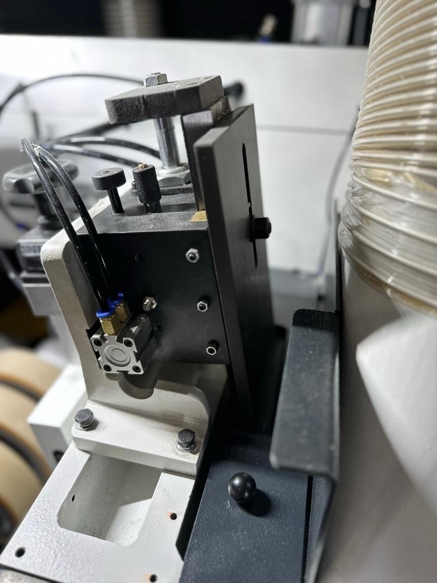QUADRO 726 SAW Ultra  Джоинтер для профильных ножей  Джоинтер обеспечивают подточку резцов в ножевой головке таким образом, что абсолютно все кромки работают на одной и той же окружности резания  Этим достигается чрезвычайно высокое качество повер...