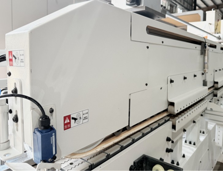 HOLD HD876J  Усиленная прижимная балка Обеспечивает надежный прижим заготовок на высоких скоростях