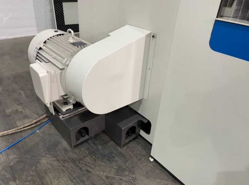 QUADRO 723 High Speed SAW  Двигатель 37 кВт  Станок оснащен двигателем мощностью 37 кВт на 7 шпинделе  Благодаря этому, возможно пиление на скоростях подачи 45-60 м/мин 