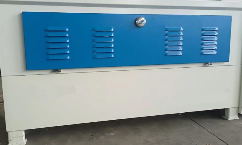 QUADRO 3170A  Станина станка  Массивная станина, усиленная ребрами жесткости, надежно гасит вибрации, что значительно повышает качество обработки и ресурс режущего инструмента 