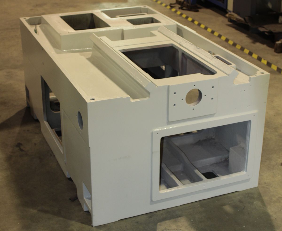 UNIVEQ UCG-3015 NC  Чугунная массивная литая станина  Обеспечивает необходимую жесткость, виброустойчивость и надежность станка во время работы, корпус станка и девять основных компонентов изготовлены из высококачественного чугуна FC30 путем термо...